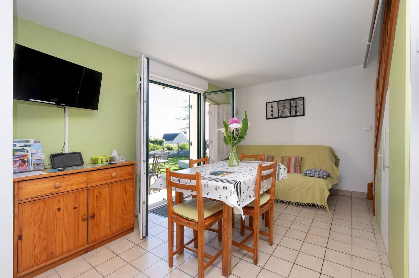 Foto 10 von 23: Ferienhaus „La Maison Du Haut Pouldu“: Meerblick, Gemeinschaftspool, private Terrasse