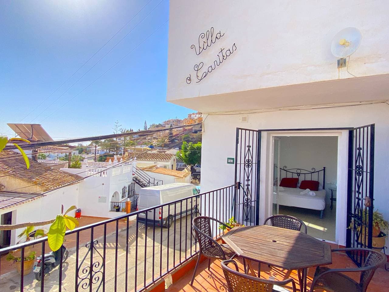 Foto 8 von 36: Gepflegtes Ferienhaus in Nerja mit Pool, Terrasse & Klimaanlage, 500m vom Strand.
