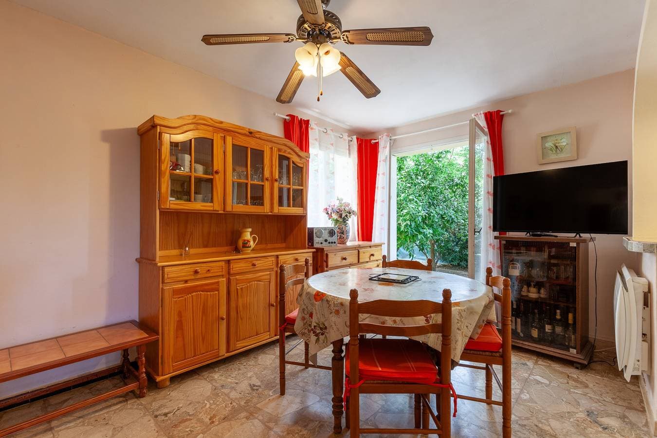 Foto 4 von 22: Ferienwohnung 'Appartement Dans Cadre De Verdure' mit privater Terrasse, privatem Garten und WLAN