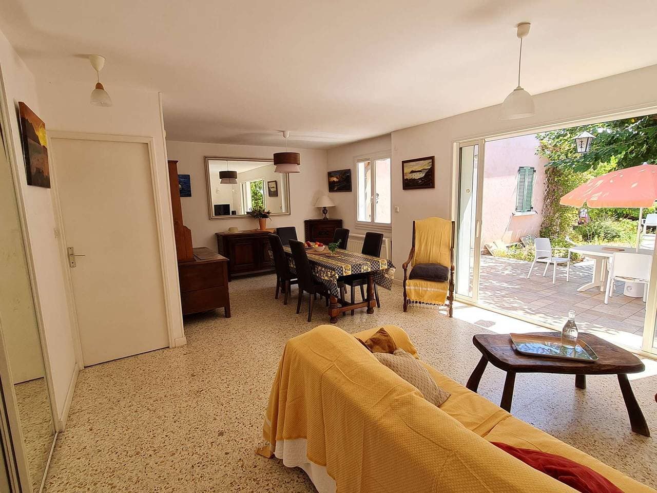 Foto 3 von 15: Villa mit 3 Schlafzimmern im Zentrum des Dorfes Saint Mandrier