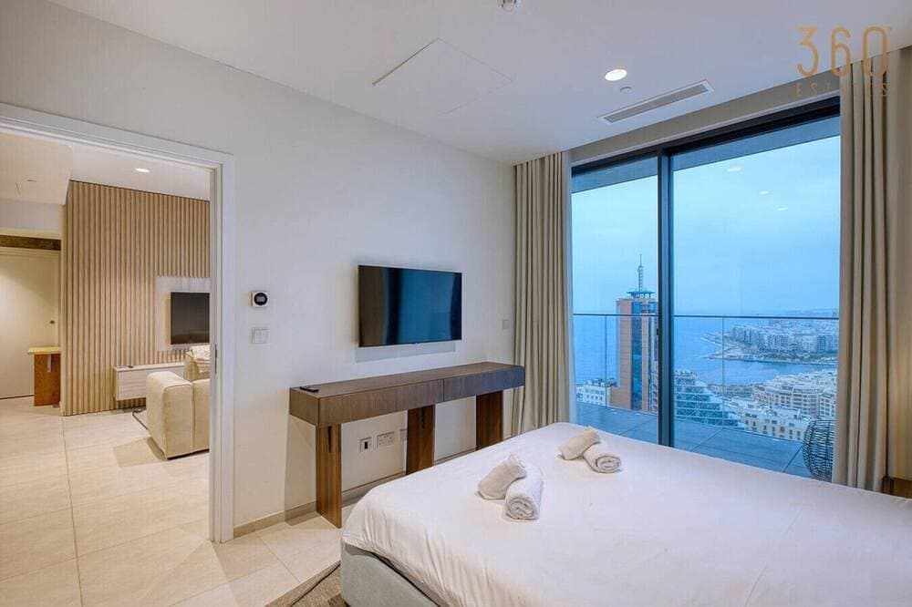 Foto 4 von 30: Luxury Living with Pool in Mercury Tower