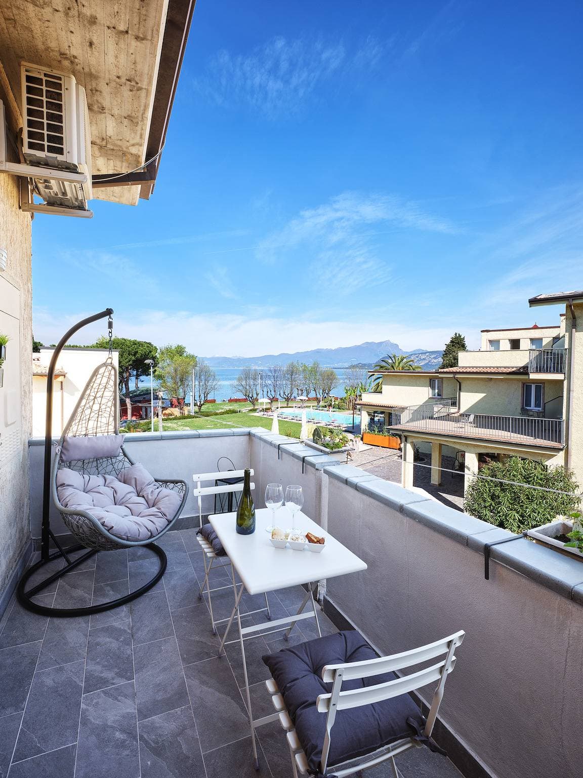 Foto 13 von 29: Regarda -The Beach Studio mit Seeblick neben Strand in Cisano di Bardolino