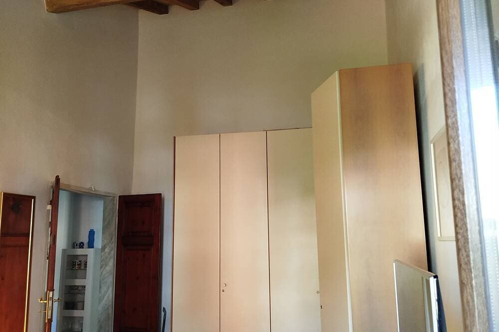 Foto 5 von 30: Typical Ligurian waterfront house in the center