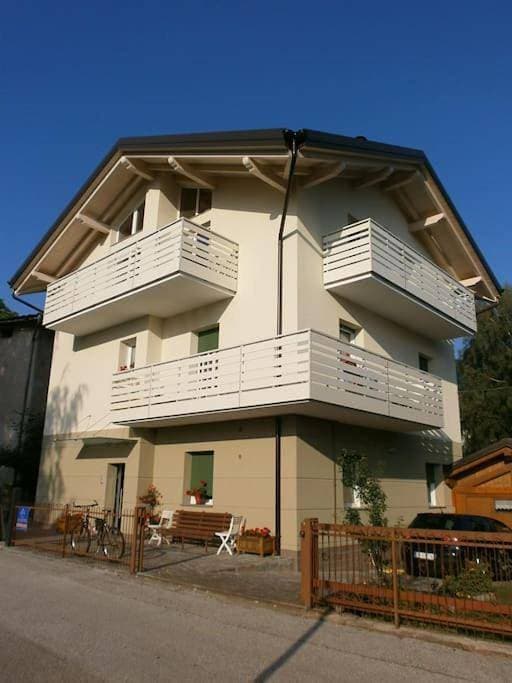 Foto 5 von 42: Two-Bedroom Apartment