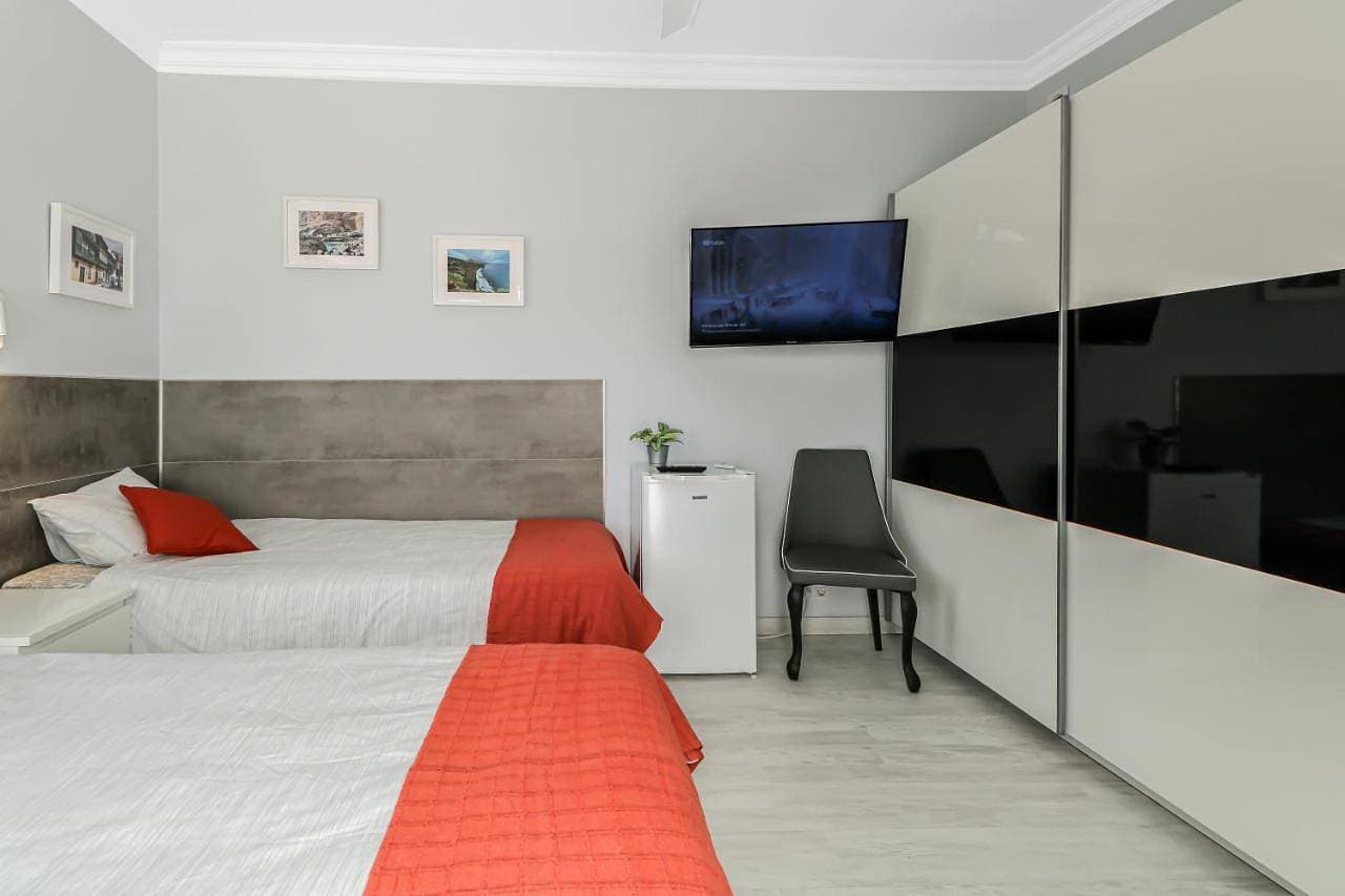 Foto 8 von 14: Twin Room with Private Bathroom