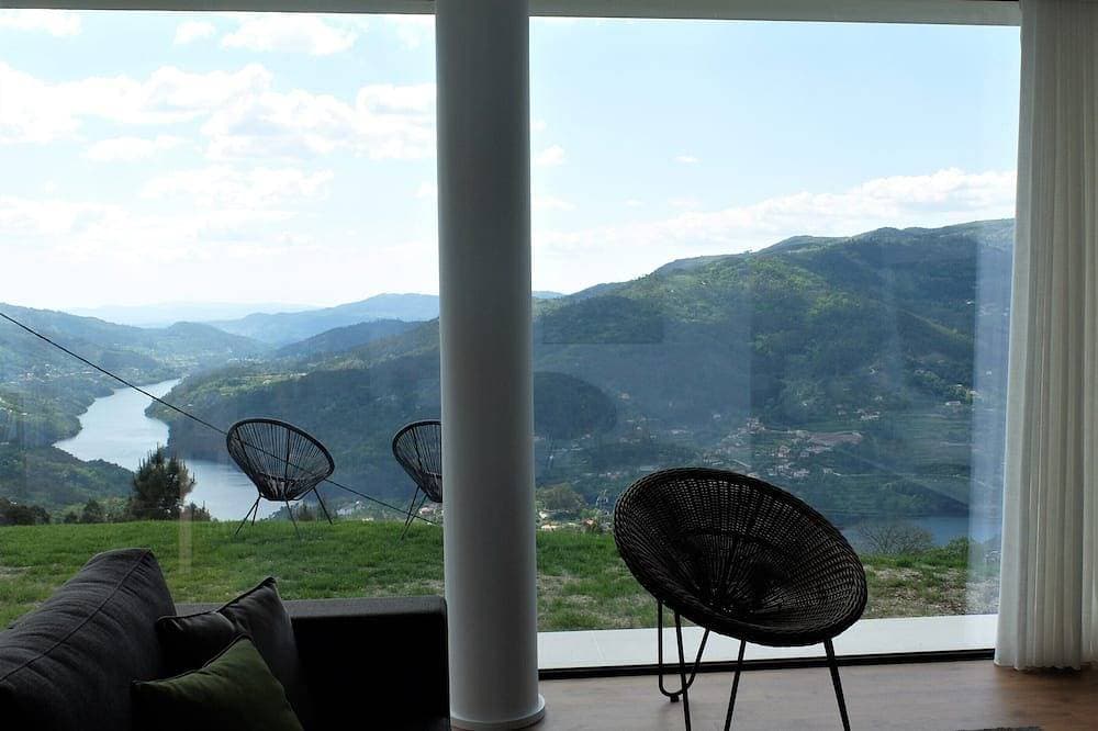 Foto 7 von 30: Modernes Haus mit fantastischem Blick über den Fluss und die Serra do Gerês