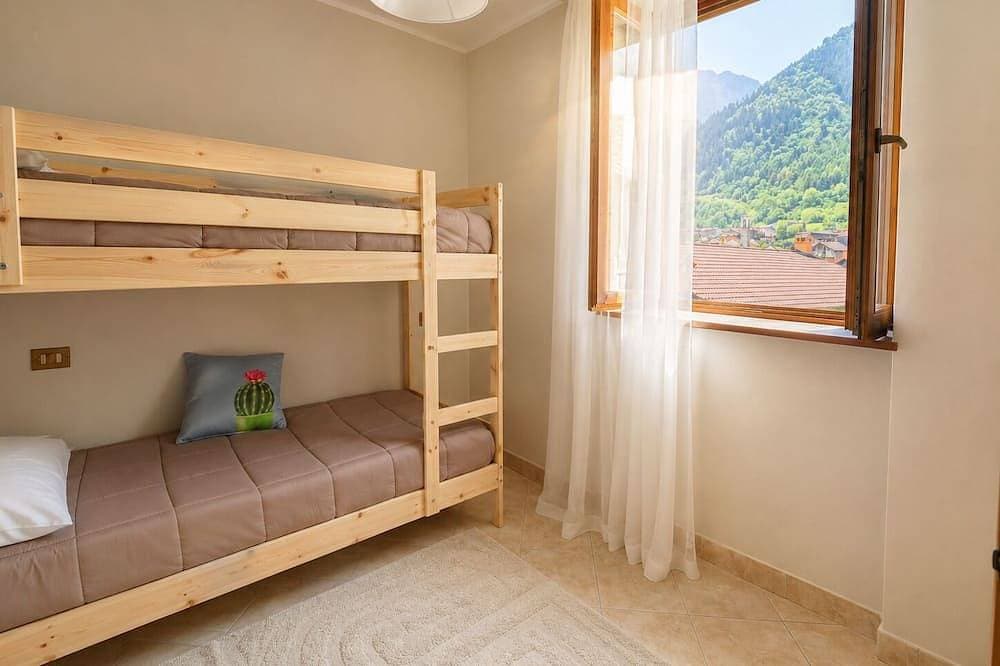 Foto 6 von 11: A cozy mountain home for couples and families, surrounded by nature, relaxation, and hiking