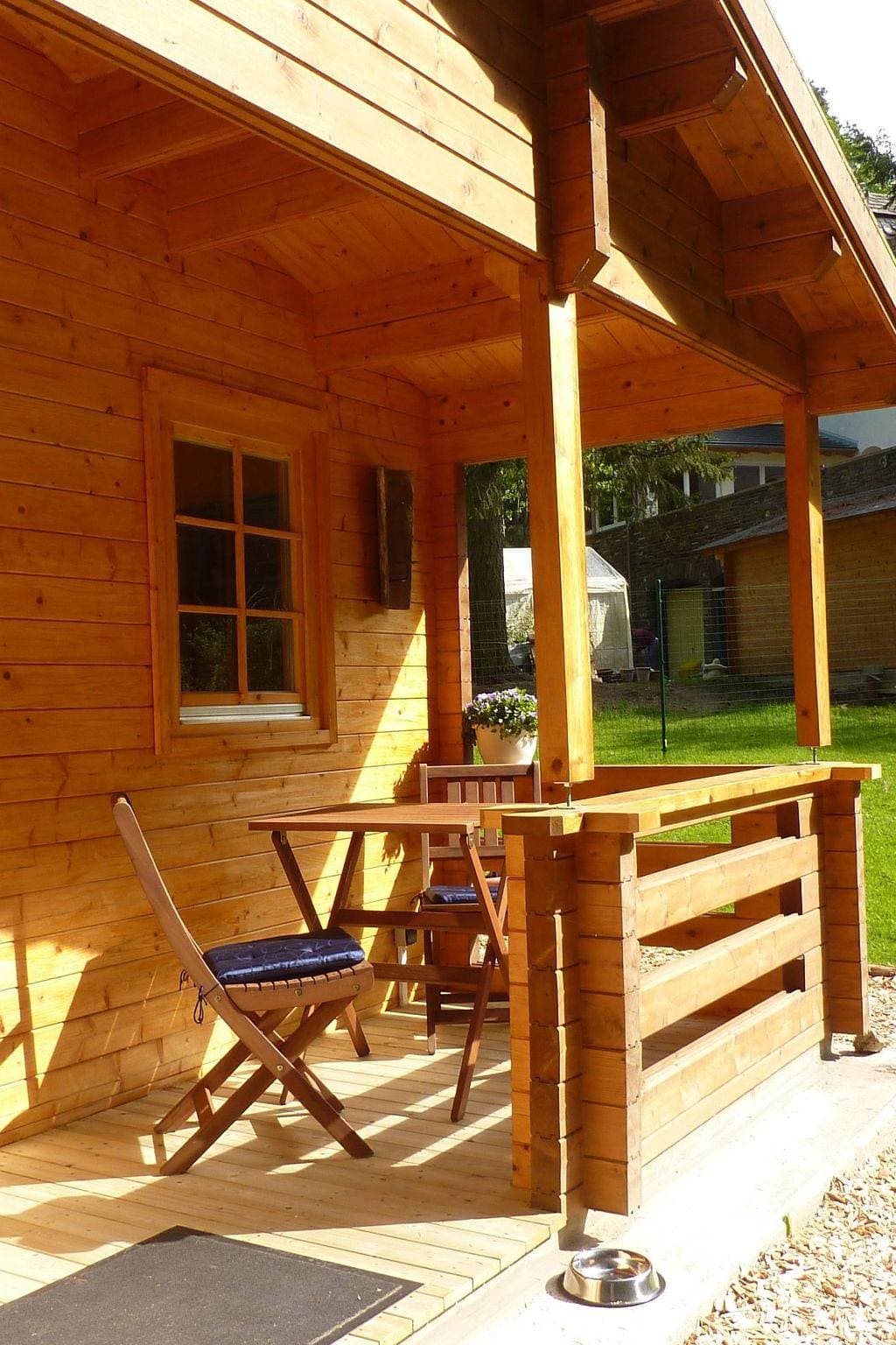 Foto 5 von 19: Holz-Blockhaus für vier Personen mit Terrasse