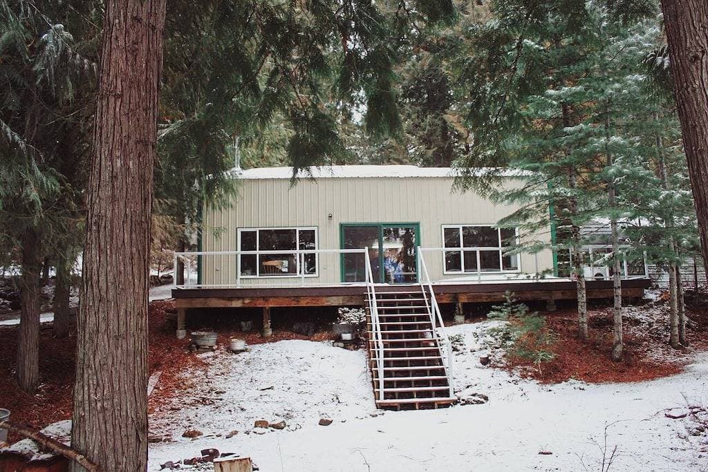 Foto 9 von 51: Romantische Waterfront Shabby Chic Hütte am Clark Fork River!  #SchwankyCabin
