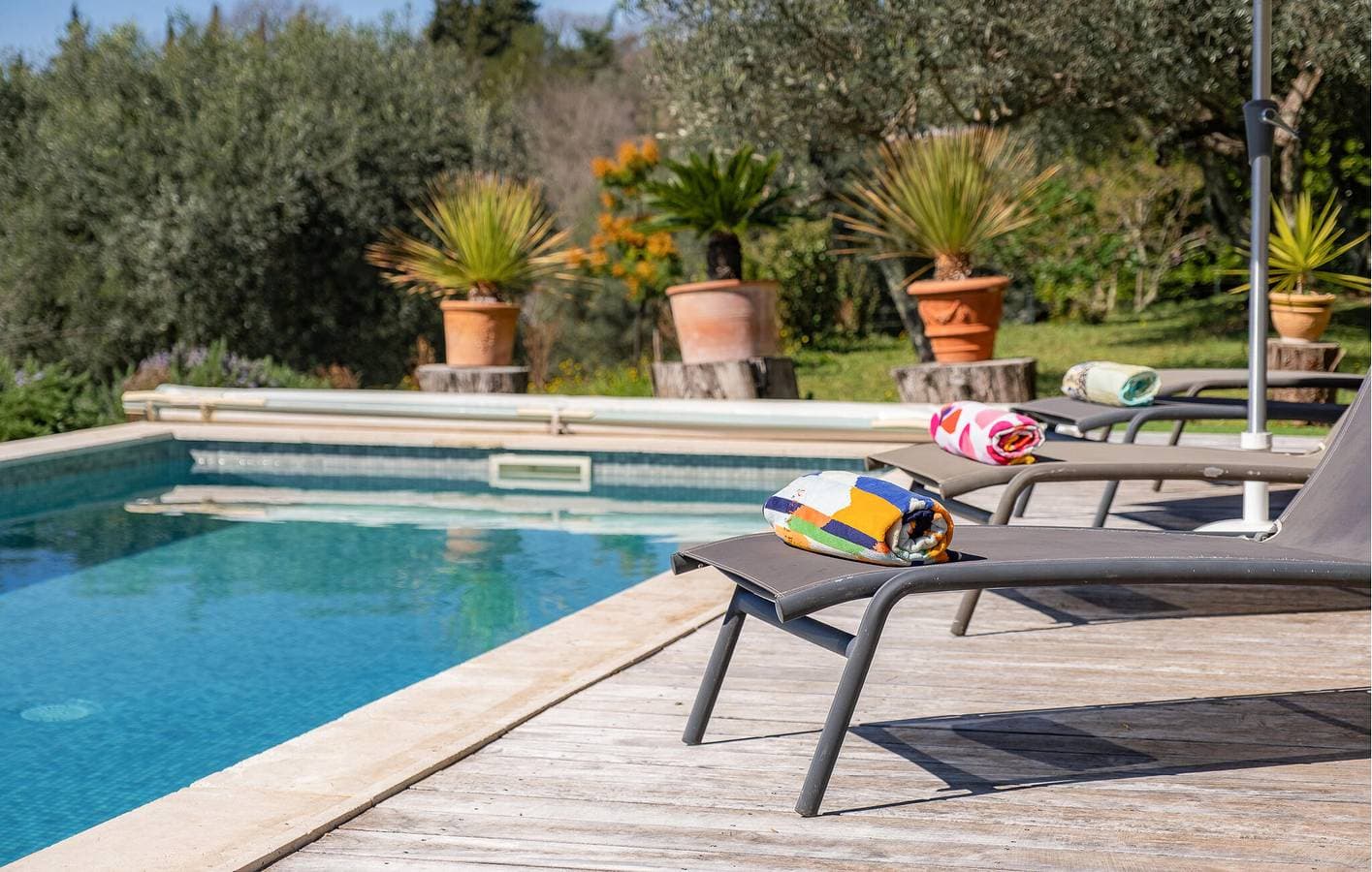 Foto 12 von 26: Ruhiger Rückzugsort am Flussufer mit Pool und WLAN