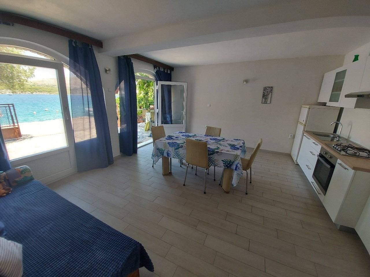 Erdgeschoss Apartment mit Terrasse direkt am Meer 1