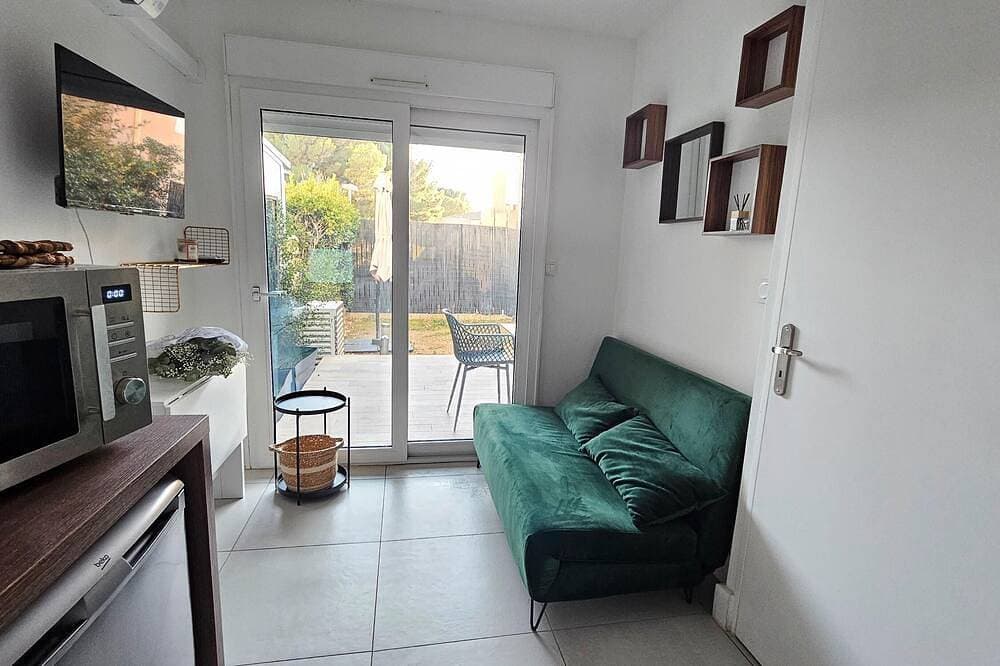 Av Hespérides, studio 32 m2 alcove night, veranda and outdoor space, parking 1