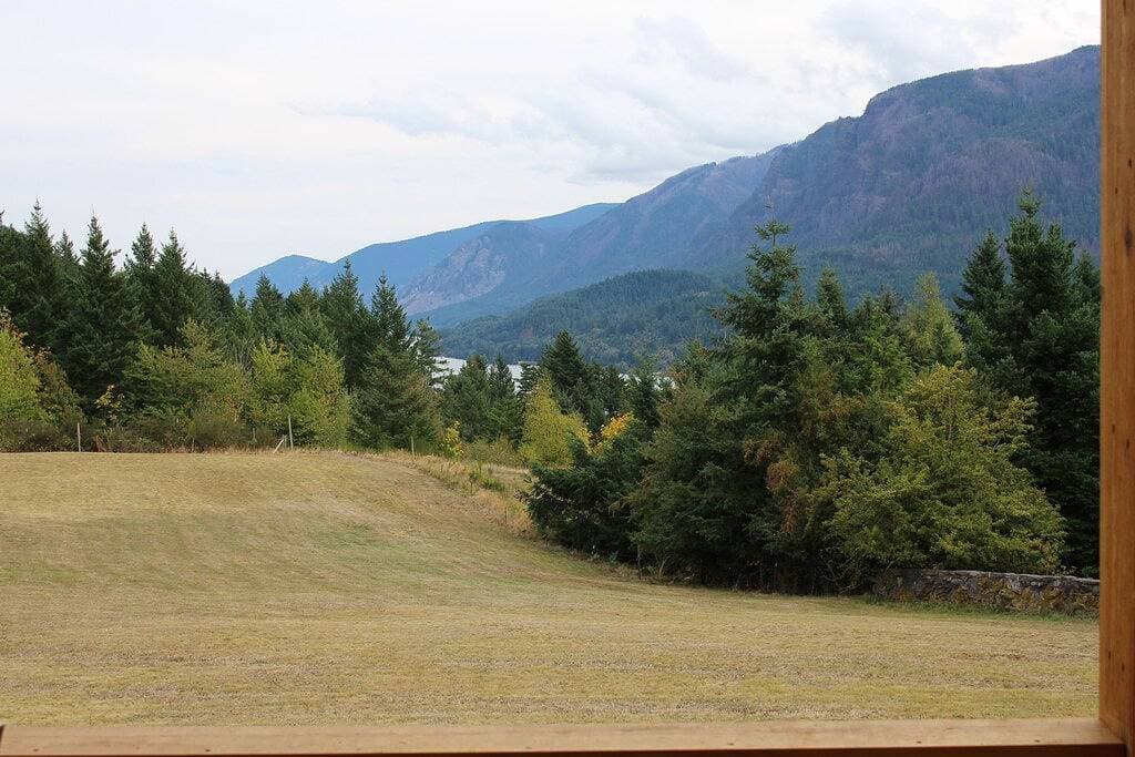 Foto 2 von 27: Mt Defiance Cabin mit Blick auf den Columbia River