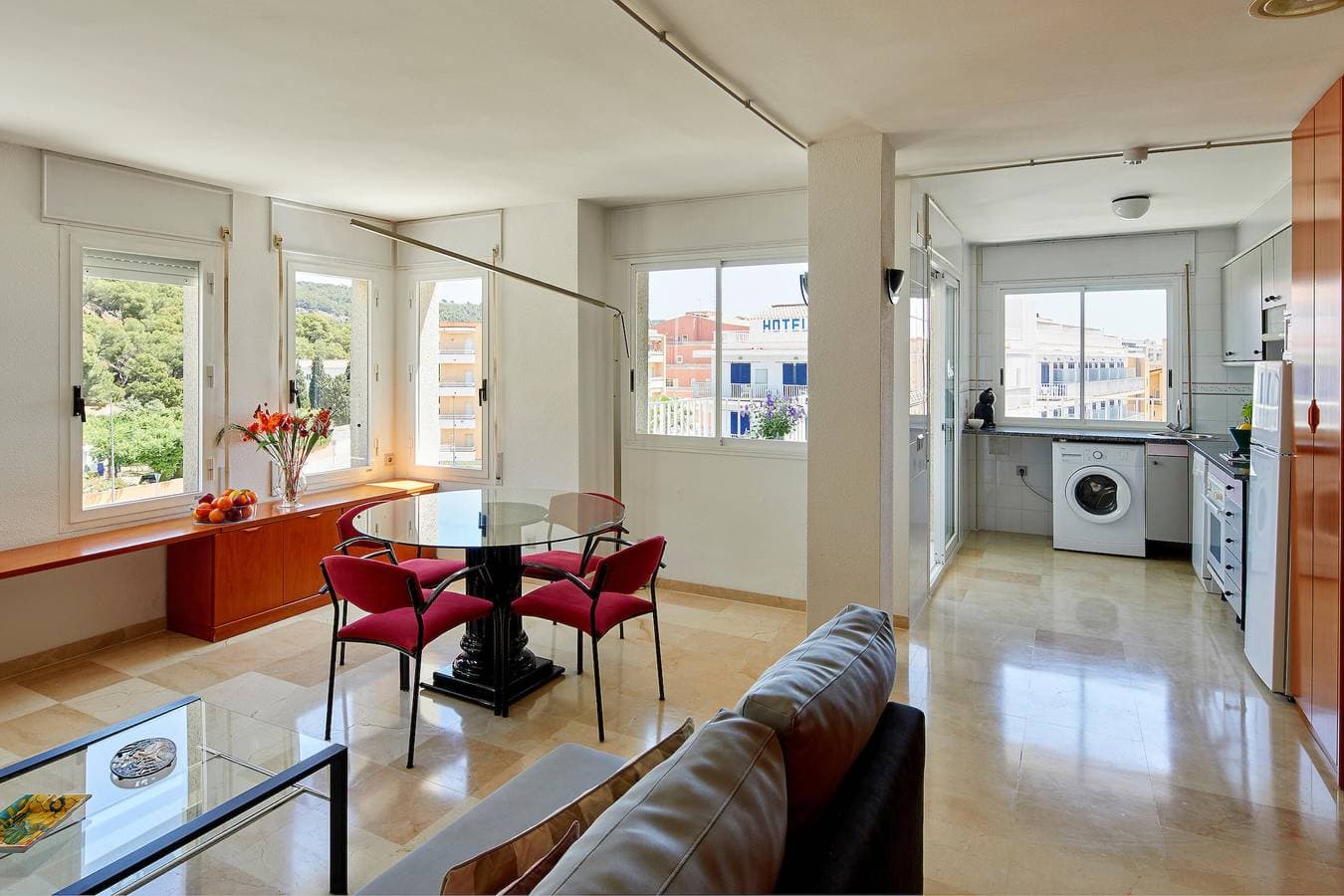 Wohnung 3 Erwachsene STRAßENANSICHT 1