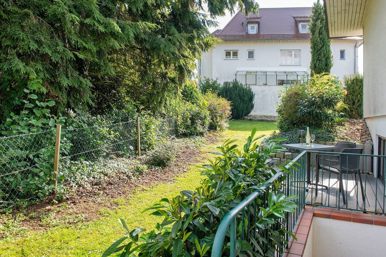 Foto 9 von 33: Bodensee Bungalow - Ferienwohnung 'Souterrain' mit Privatterrasse, Gemeinschaftsgarten und Wi-Fi