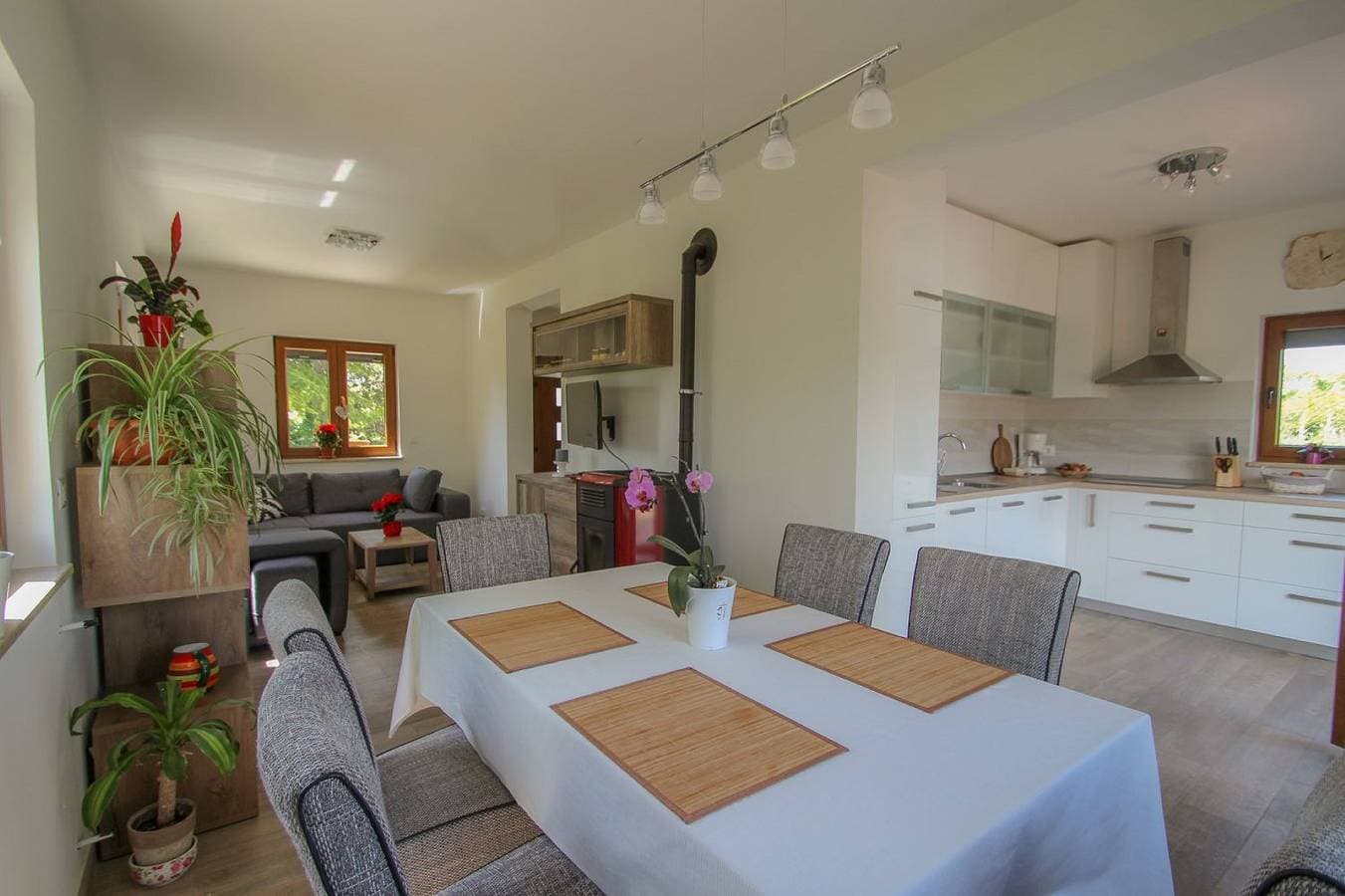 Foto 9 von 37: Cozy Ferienhaus mit Jacuzzi, Garten, Aussendusche, Grill