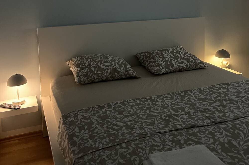 Foto 2 von 12: 1-Zimmer-Ferienwohnung mit Terrasse Starigrad, Paklenica