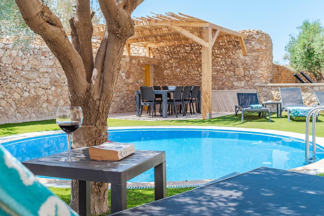 Foto 8 von 25: Villa für 8 Personen mit Garten