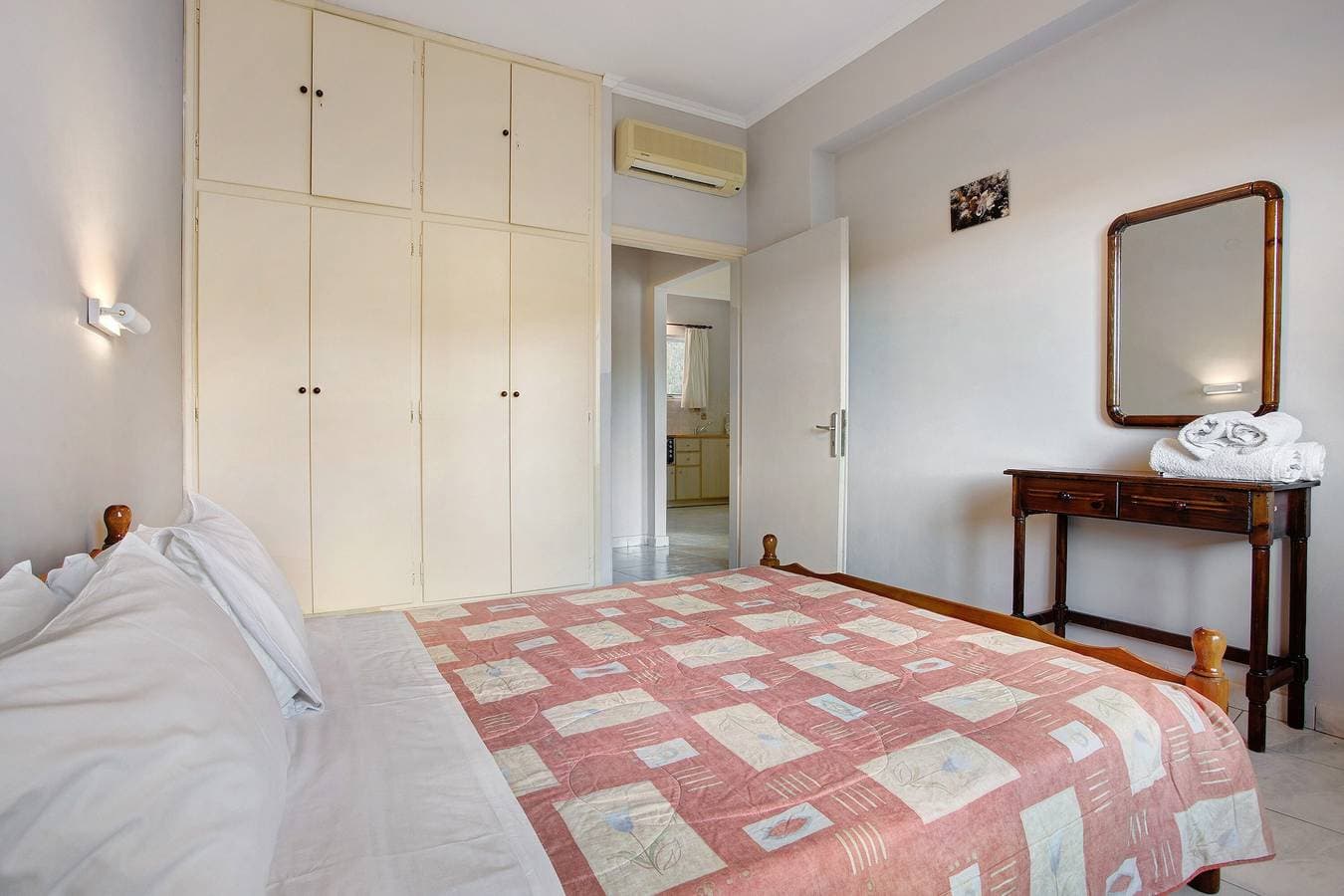Foto 10 von 26: Ferienwohnung "Dolphin Apartment 8" mit Privatem Balkon, Gemeinschaftsgarten und WLAN