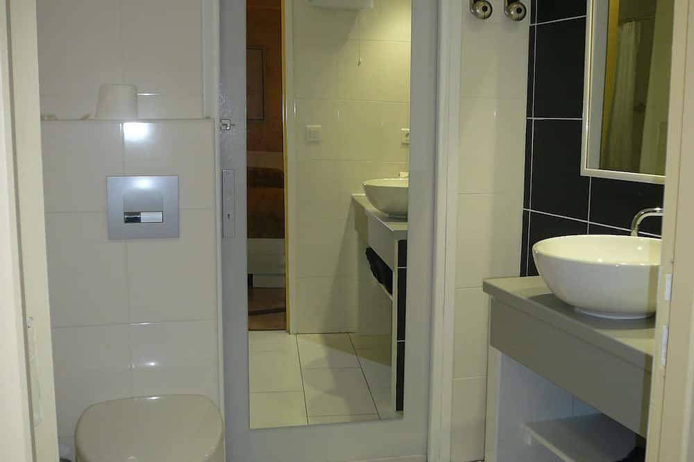 Foto 6 von 26: Gemütliche sonnige Wohnung in klimatisierter Villa (Geschlossener Privatparkplatz)