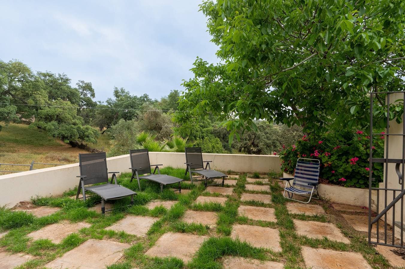 Foto 3 von 25: Casa Rural La Arborea mit Bergblick, privater Terrasse und WLAN