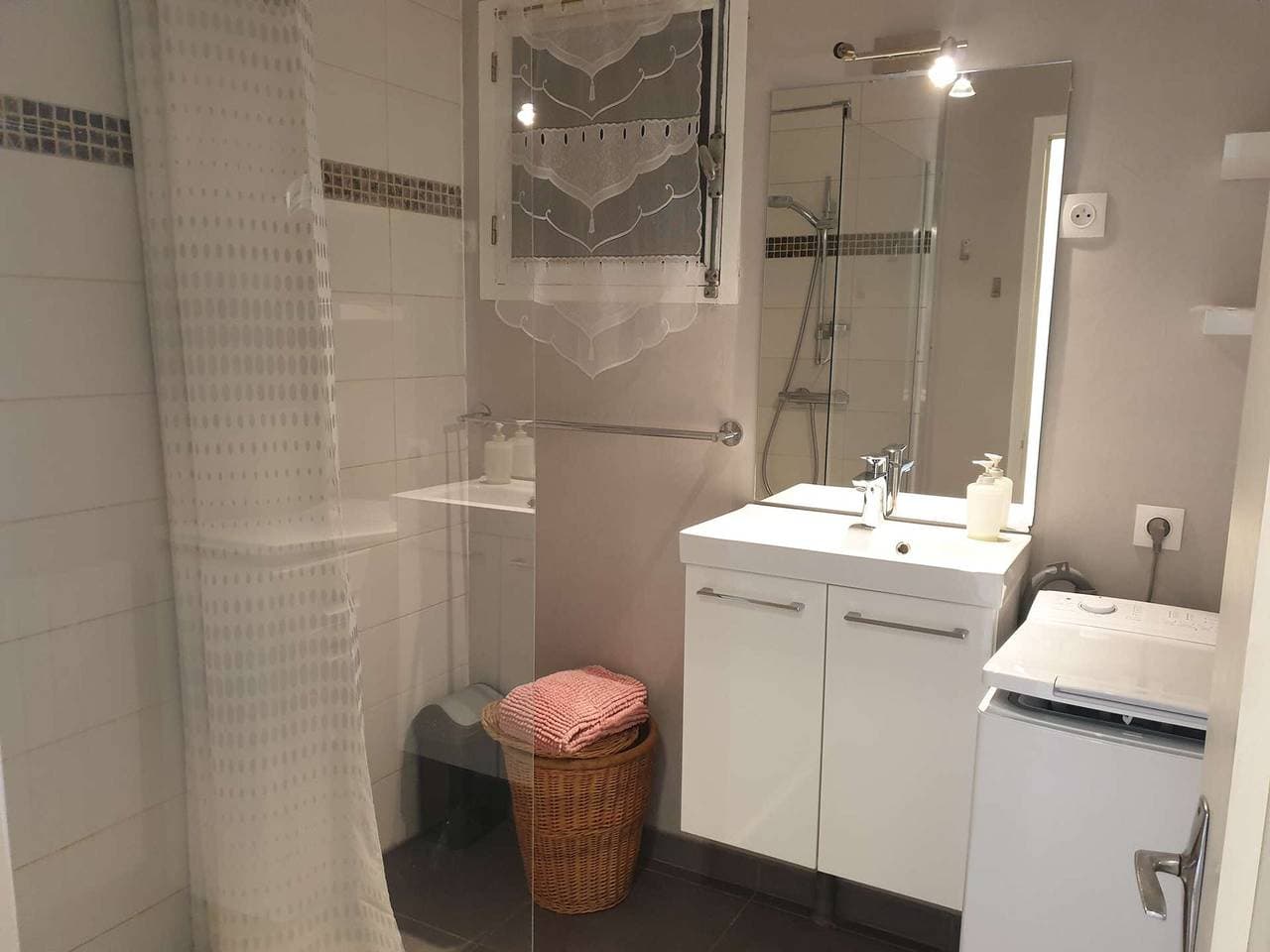 Foto 5 von 15: Gemütliches Chalet im Dorfzentrum mit Garten, Balkon & Parkplatz – Perfekt für 2-3 Personen