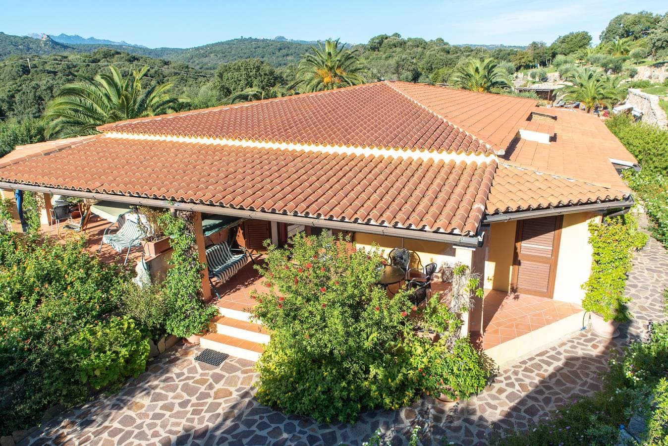Foto 2 von 29: Ferienwohnung 'Villa Smeralda 3' mit Pool und Garten nahe Olbia