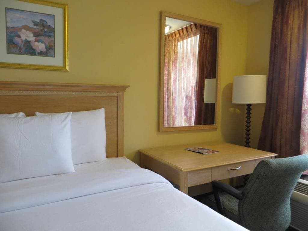 Foto 7 von 34: Close to Attractions! Comfy Unit, Pool, Shuttle to Parks, Parking, Breakfast