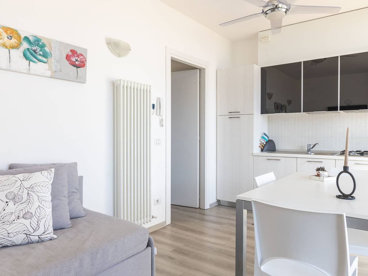 Foto 2 von 50: Wohnung mit Schwimmbad und fantastischem Seeblick
