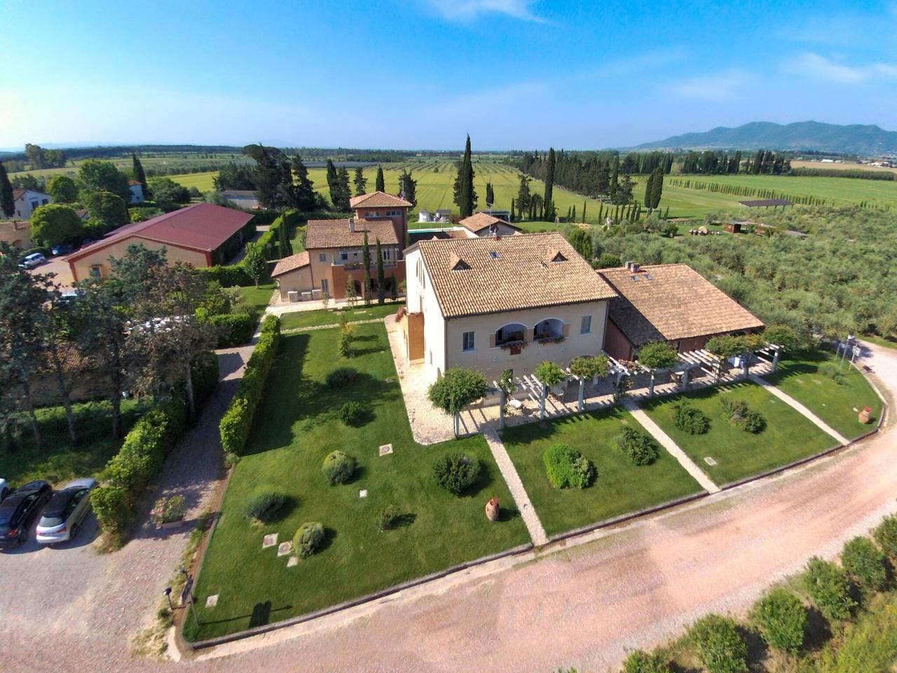 Foto 8 von 77: Ferienhaus in Braccagni mit Jacuzzi & Golf