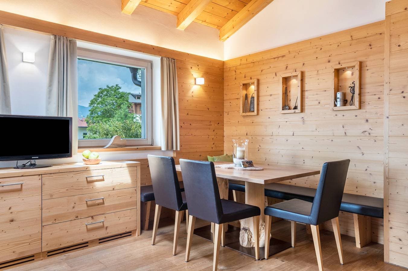 Foto 4 von 32: Ferienwohnung 'Sassun' mit Bergblick, Garten & WLAN