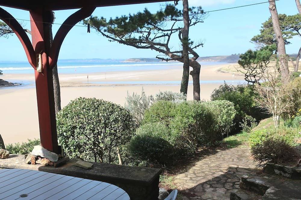 \"New Villa les Pieds dans l'eau. Beautiful sea view 1