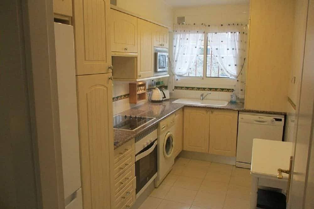 Foto 13 von 30: Marbella 2 Bed 2 Bath Luxury Apartment near Cabopino
