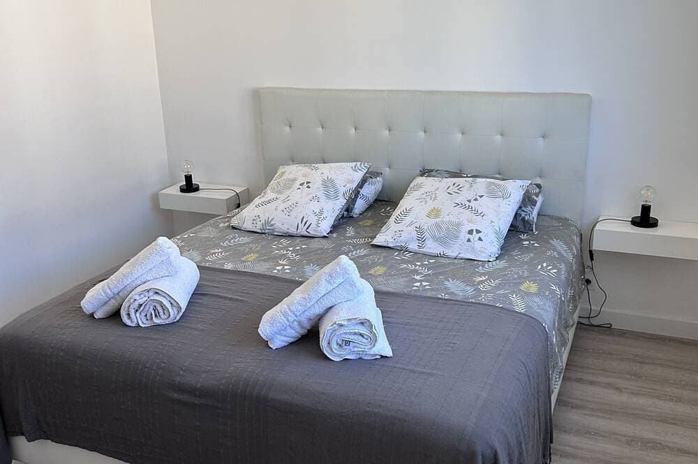 Foto 7 von 30: Superb upstairs villa with private garden and parking.