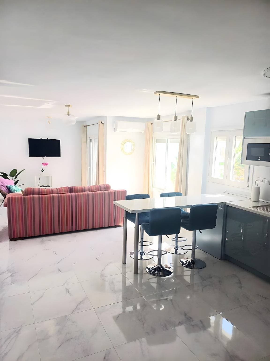 Foto 4 von 17: Wunderschöne Strandwohnung mit 2 Schlafzimmern, Garage, Pool, schnellem WLAN, Garten, 30 m zum Strand
