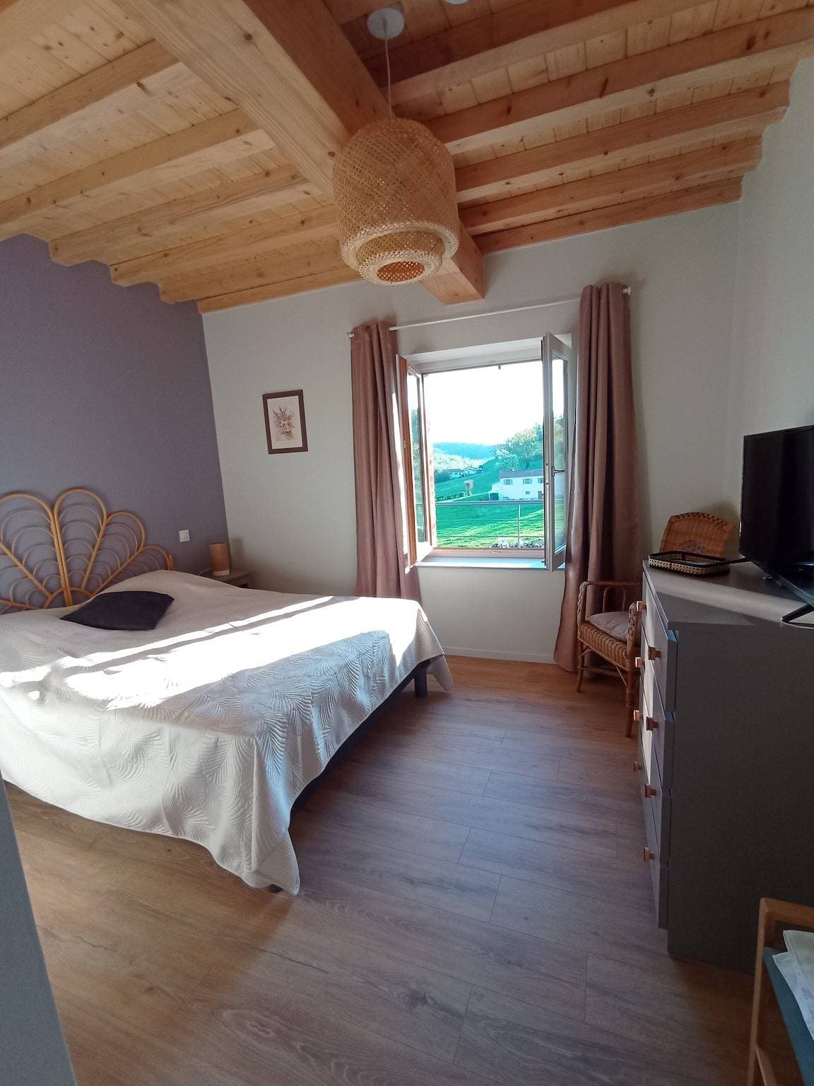 Foto 9 von 30: Bed & Breakfast 'Chambre Velours' mit Gemeinschaftspool, Terrasse und Garten