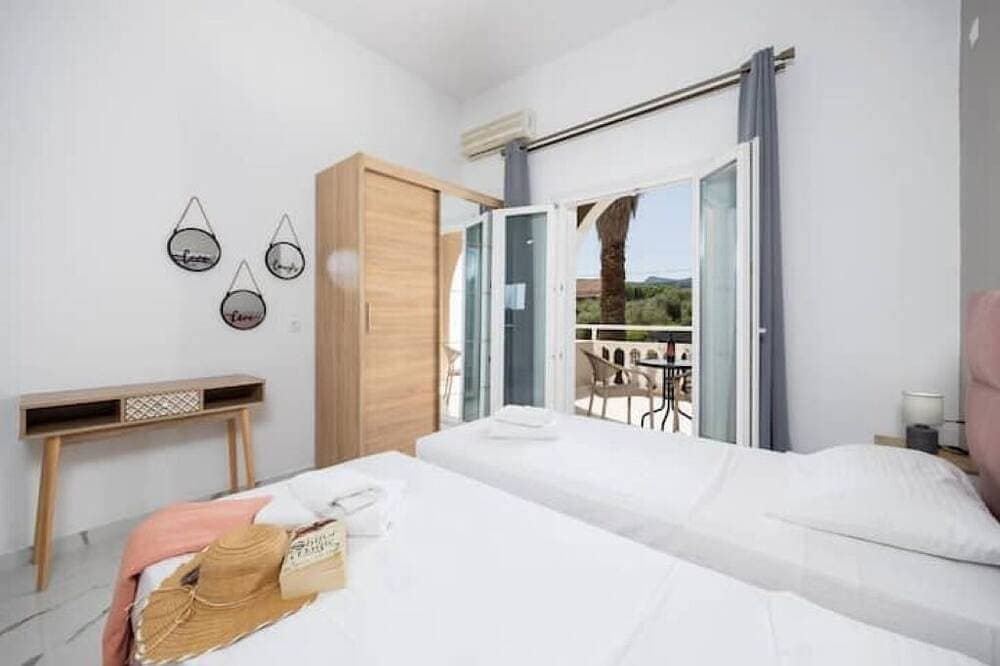 Foto 4 von 10: Kosmas Deluxe Studio – A Sun-Kissed Escape in Roda