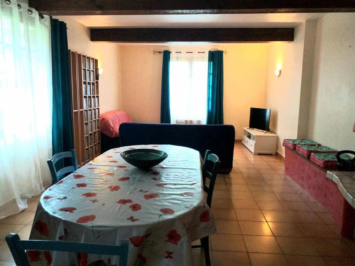 Foto 5 von 12: Three-Bedroom House