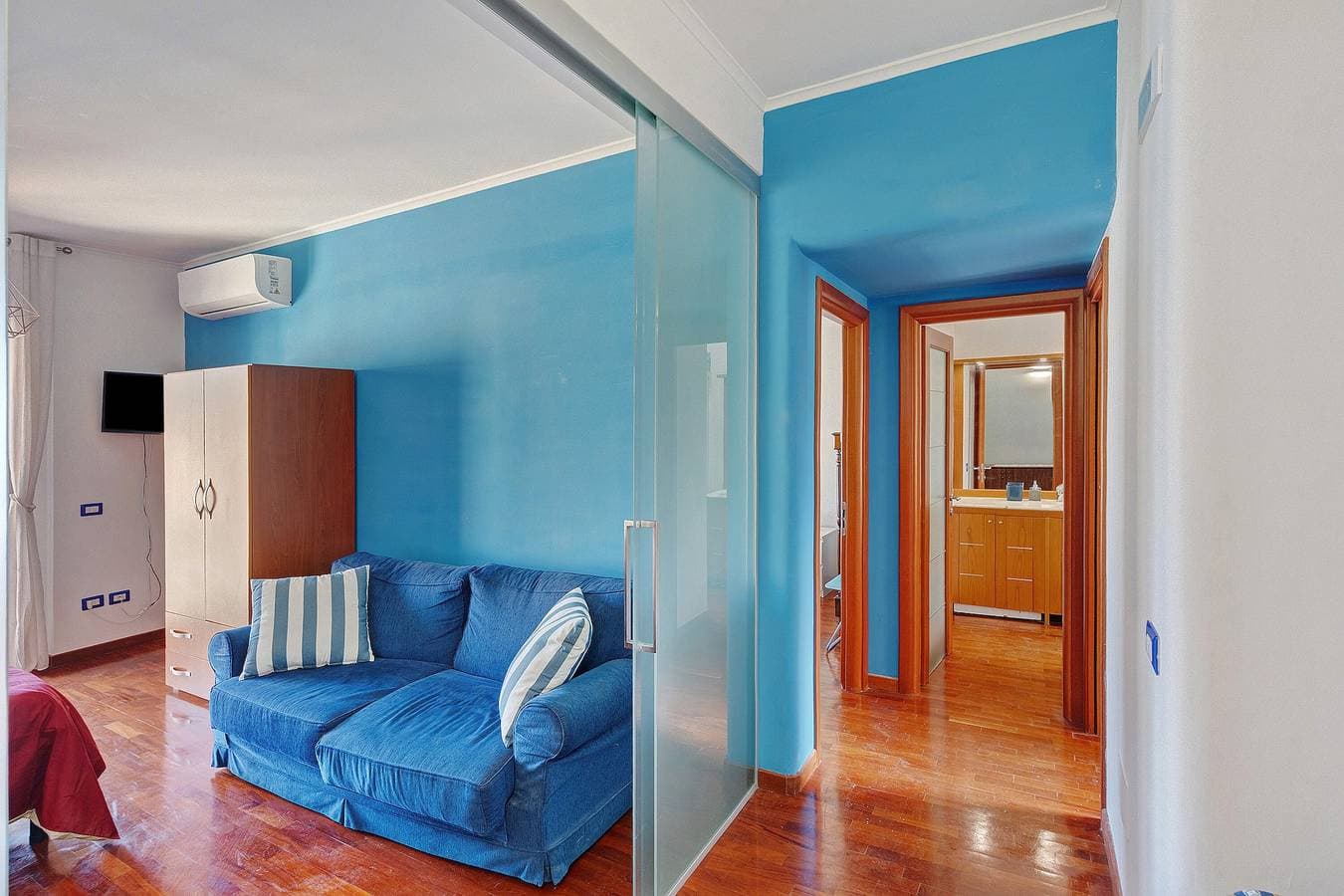 Foto 3 von 31: Apartment 'Sorrento Luxury Blue' mit Meerblick, WLAN und Klimaanlage