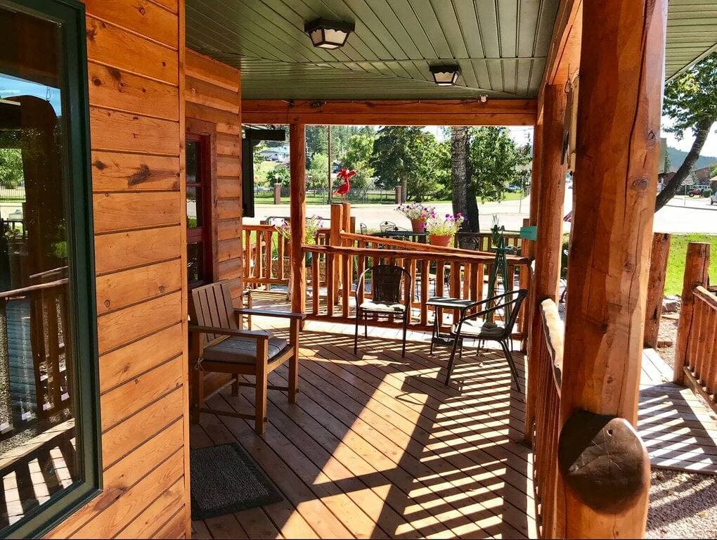 Foto 13 von 13: Mountain Peaks Inn, Bear Mountain Suite, Downtown Hill City