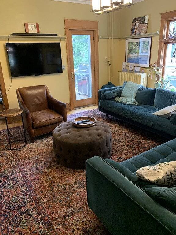 Foto 7 von 26: Four Square Marquette- Centrally located w porch, patio, sauna, fire pit