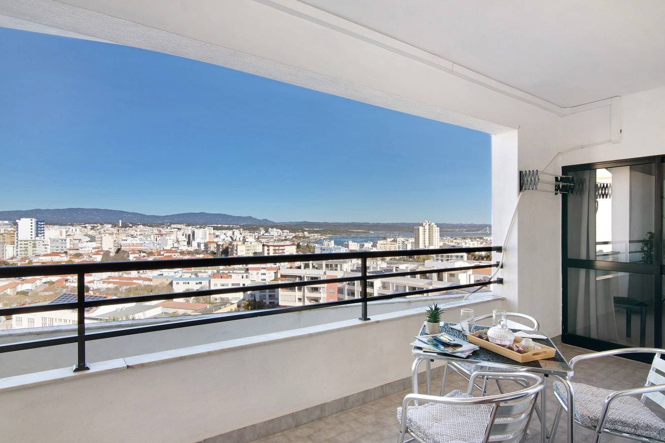 Foto 2 von 28: Ferienwohnung 'Summer Place' mit Balkon, WLAN und Klimaanlage