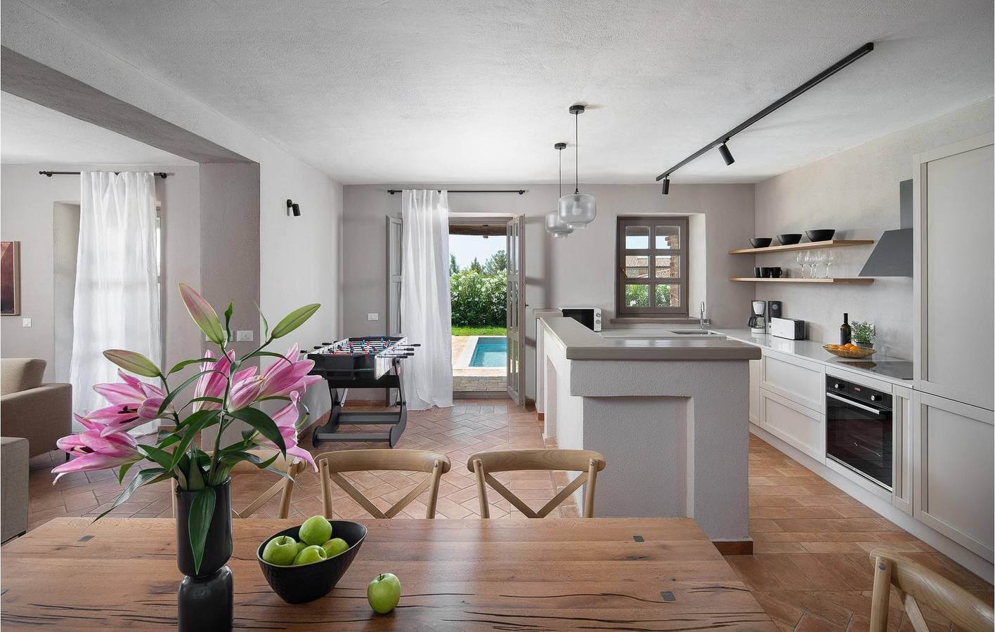 Foto 12 von 19: Gemütliche 2-Zimmer-Wohnung mit Pool und Terrasse, 2 km vom Stadtzentrum entfernt