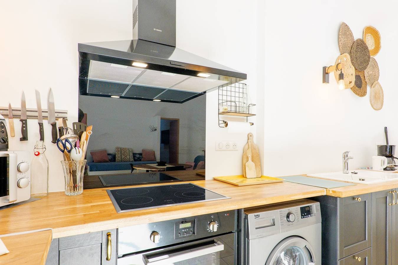Foto 7 von 25: Ferienwohnung 'Gîte Le Mûrier Piscine Partagée' mit Bergblick, WLAN und Klimaanlage