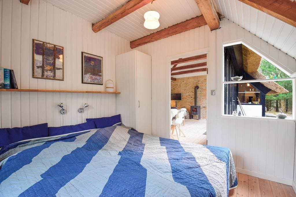 Foto 6 von 15: Rustikal charmantes Reetdachhaus mit Kaminofen – Optimal für 2 Personen