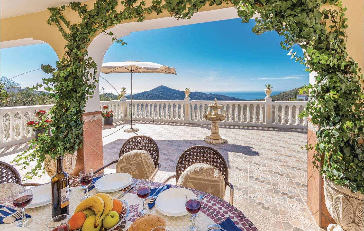 Foto 10 von 34: Rückzugsort am Meer mit Pool und Terrasse