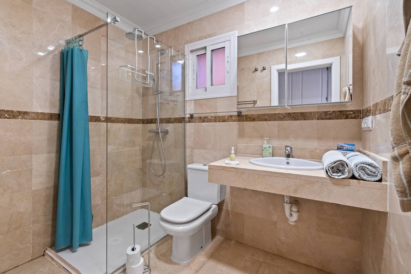 Foto 11 von 20: 49 Comfortable 2-Bedroom Garden Apartment Close to