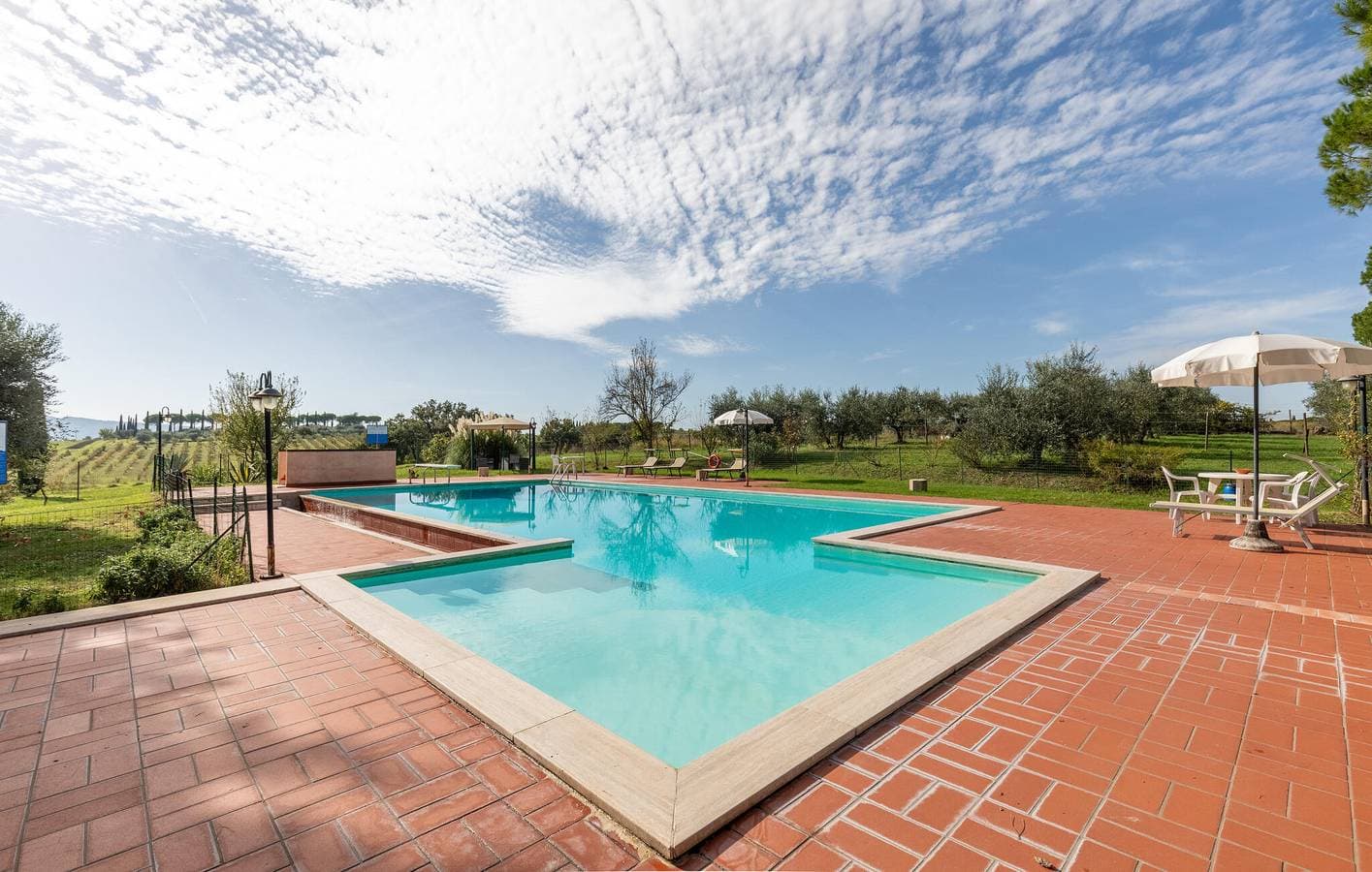 Foto 12 von 34: Moderne Ferienwohnung mit Garage, Pool und Garten