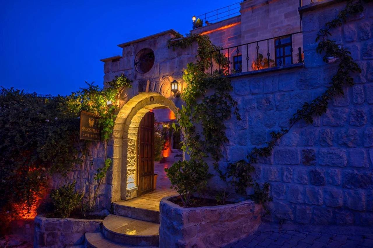 Sinasos Palace Cave Hotel 1