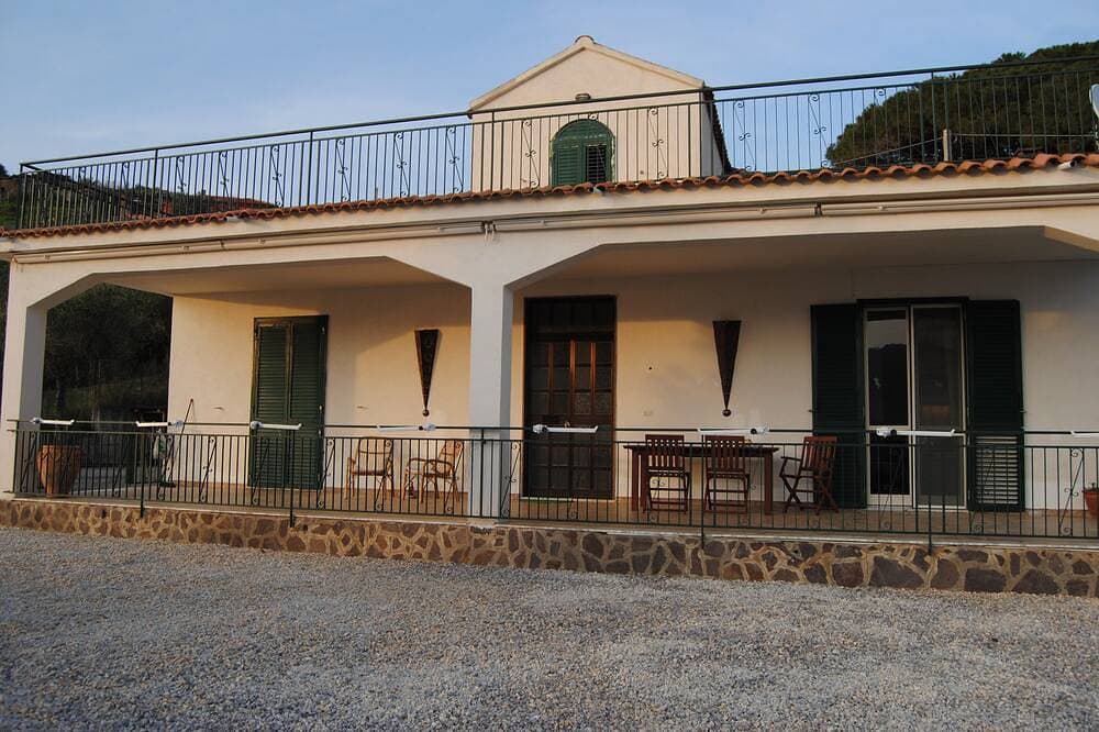 Foto 7 von 24: Freistehendes Ferienhaus mit Superblick auf Meer und Berge